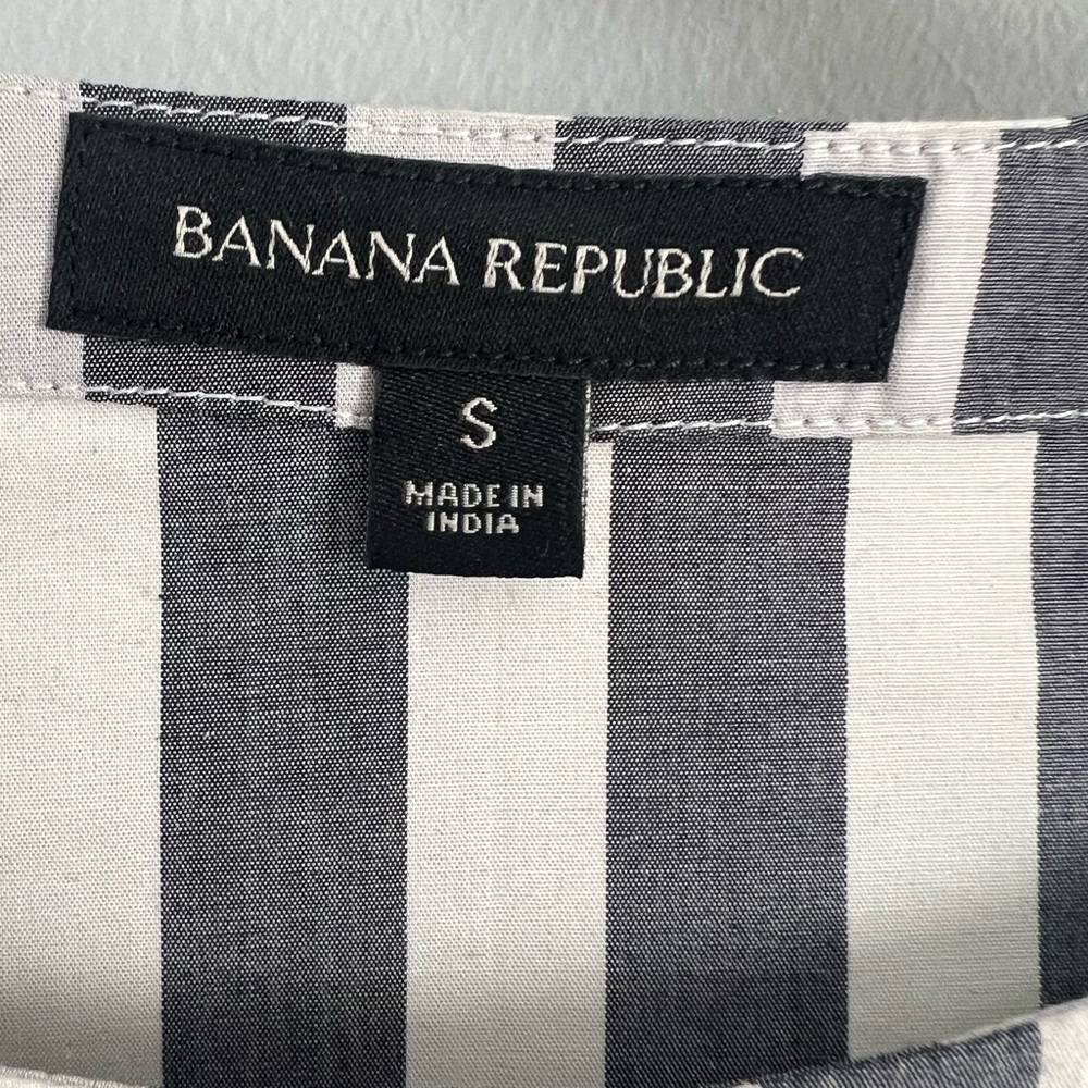 BANANA REPUBLIC Puff Sleeve Striped Blouse | Gray & White | Size Small - Picture 8 of 9
